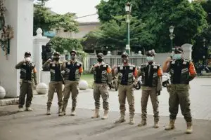Mauritius high security transfer: 7 Critical Security Measures Unveiled Mauritius high security transfer: group of men in black and white uniform standing on gray asphalt road during daytime