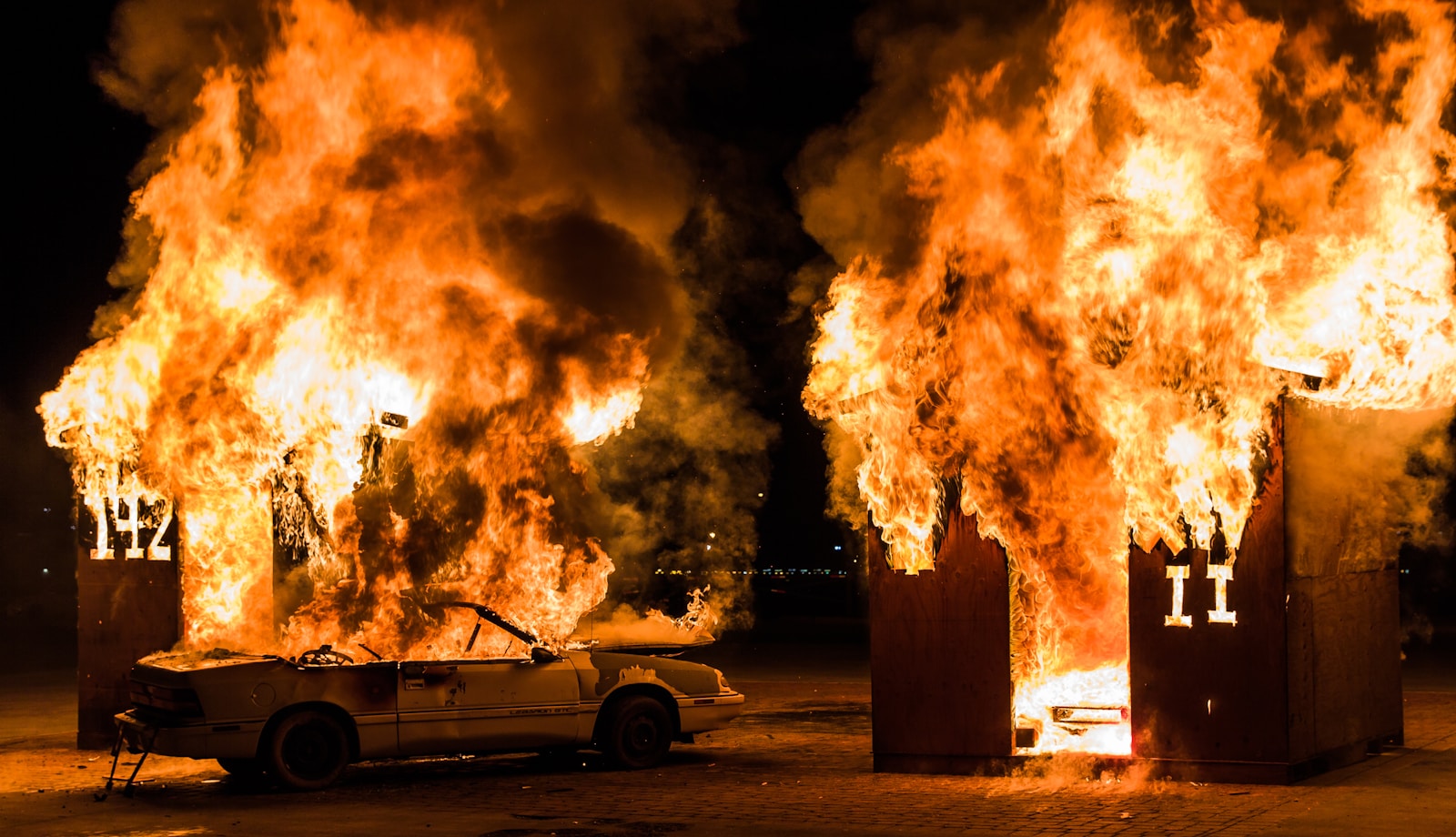 Incendie Voiture à Grand-Baie : BMW et Chevrolet Partent en Fumée !