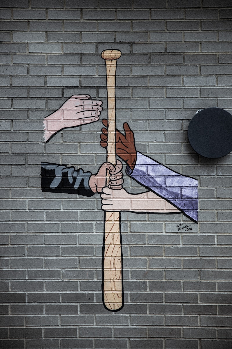 Mandat politique 5 ans: man in black and white stripe shirt holding brown wooden stick